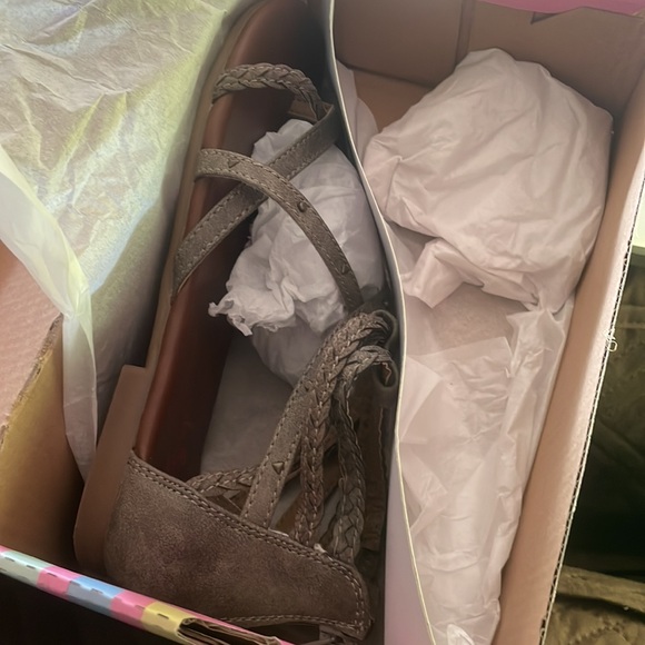 Sandals - Picture 2 of 7